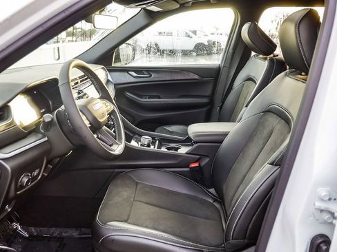 New 2025 Jeep Grand Cherokee L Altitude image 19