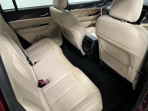 Used 2024 Jeep Grand Cherokee Limited image 58