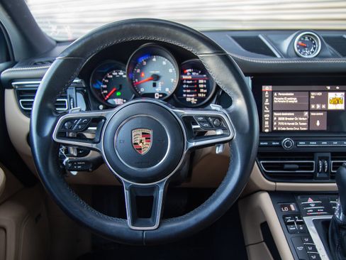 Certified 2020 Porsche Macan S AWD/4WD image 7