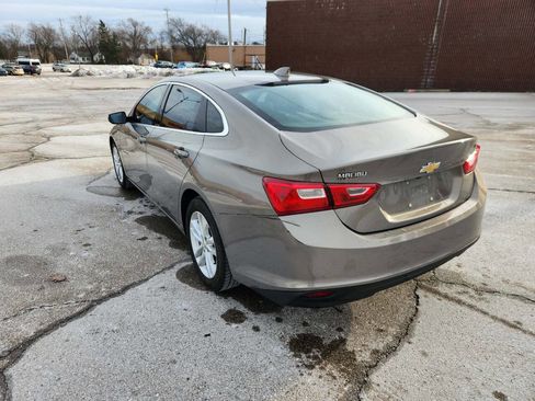 Used 2017 Chevrolet Malibu LT image 5