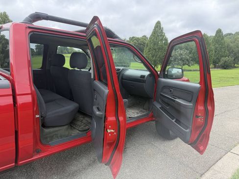 Used 2002 Nissan Frontier SVE AWD/4WD image 22