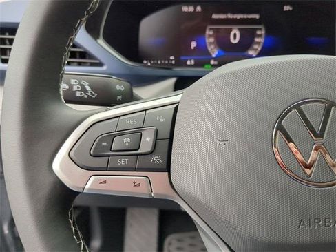 New 2024 Volkswagen Taos SE image 17