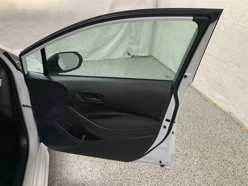 Used 2025 Toyota Corolla LE FWD image 21