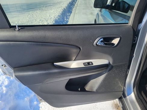 Used 2019 Dodge Journey SE image 25