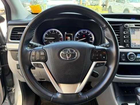 Used 2017 Toyota Highlander Limited FWD image 23