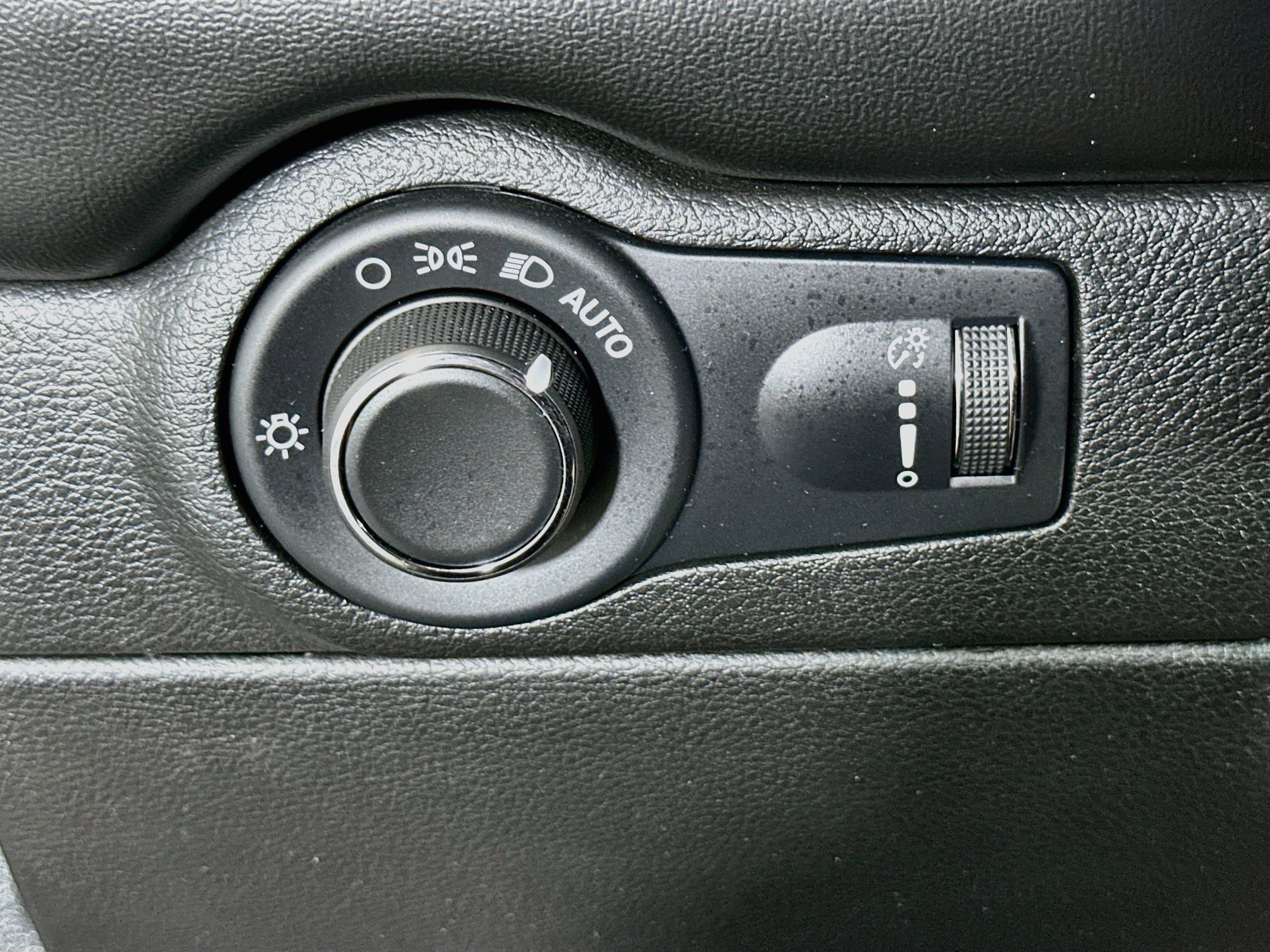 Used 2025 Dodge Durango GT AWD/4WD image 17