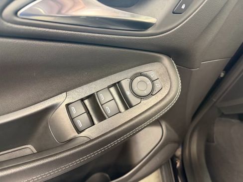 Used 2025 Buick Encore GX Preferred AWD/4WD image 11