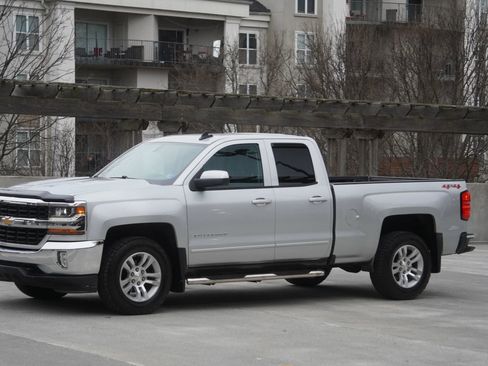 Used 2018 Chevrolet Silverado 1500 LT w/ All Star Edition AWD/4WD image 22