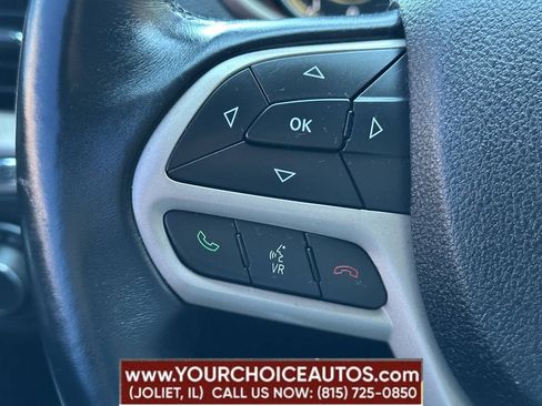 Used 2017 Jeep Cherokee Sport AWD/4WD image 32