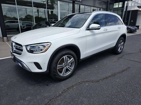 Used 2022 Mercedes-Benz GLC 300 4MATIC w/ Driver Assistance Package image 2