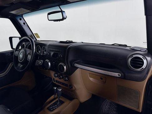 Used 2015 Jeep Wrangler Unlimited Sahara AWD/4WD image 24