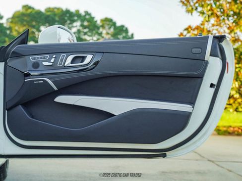 Used 2015 Mercedes-Benz SL 550 image 31