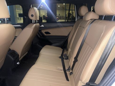 Used 2022 Volkswagen Tiguan SE R-Line image 9