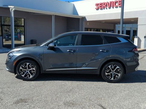 Used 2023 Kia Sportage EX image 4