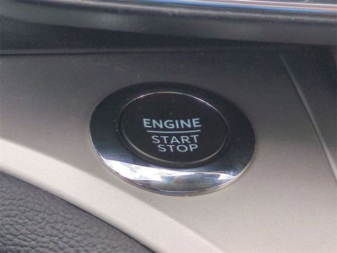 Used 2022 Ford Explorer XLT w/ Equipment Group 202A image 17