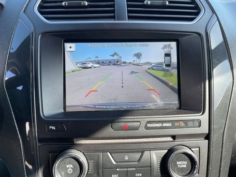 Used 2018 Ford Explorer XLT AWD/4WD image 11