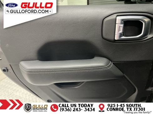 Used 2022 Jeep Wrangler Unlimited Sahara AWD/4WD image 16