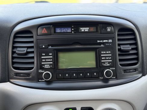 Used 2011 Hyundai Accent GLS FWD image 9