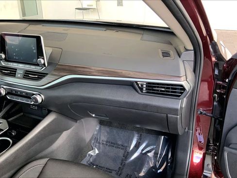 Used 2024 Nissan Altima 2.5 SV FWD image 19