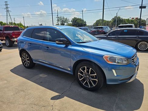 Used 2017 Volvo XC60 T6 Dynamic w/ Advanced Package AWD/4WD image 3