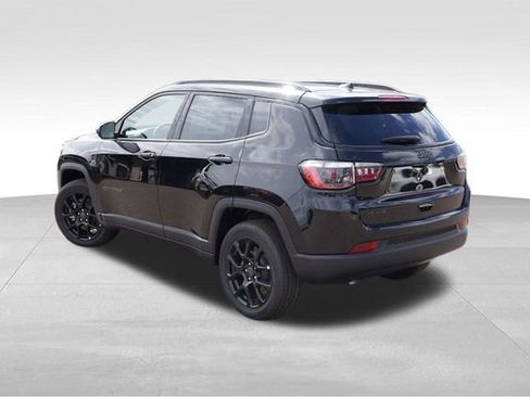 New 2025 Jeep Compass Latitude w/ Sun & Sound Group image 5