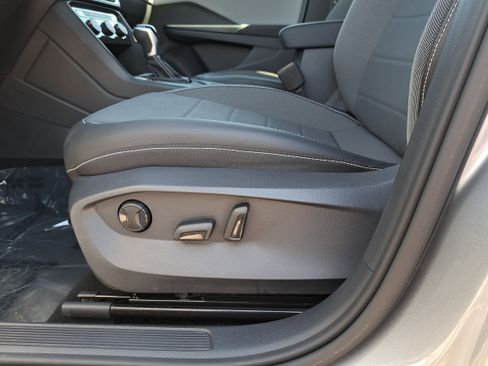 Certified 2023 Volkswagen Taos SE image 26