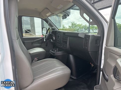 Used 2020 Chevrolet Express 3500 RWD image 22