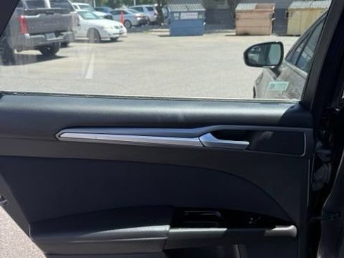 Used 2015 Ford Fusion SE FWD image 35