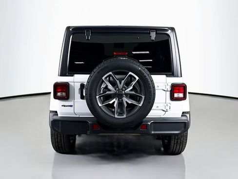 Used 2024 Jeep Wrangler Unlimited image 6