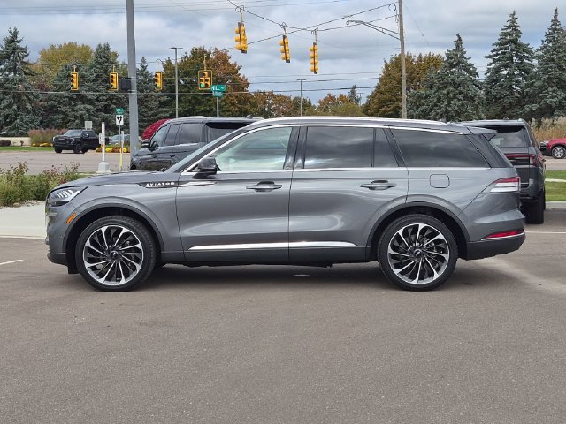 Used 2024 Lincoln Aviator Reserve w/ Equipment Group 201A AWD/4WD image 2