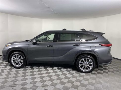 Used 2023 Toyota Highlander Limited image 5