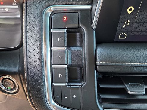 Used 2023 GMC Yukon AT4 AWD/4WD image 17