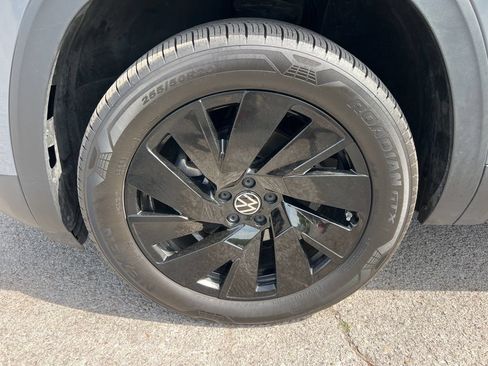 Used 2026 Volkswagen Atlas SE w/ Panoramic Sunroof Package FWD image 8