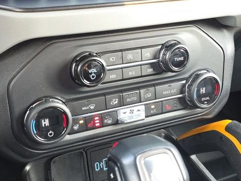 Used 2023 Ford Bronco Badlands image 28