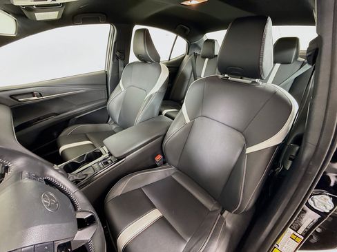 Used 2025 Toyota Camry SE image 11