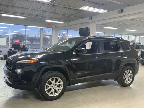 Used 2017 Jeep Cherokee Latitude w/ Safety/Convenience Group image 3