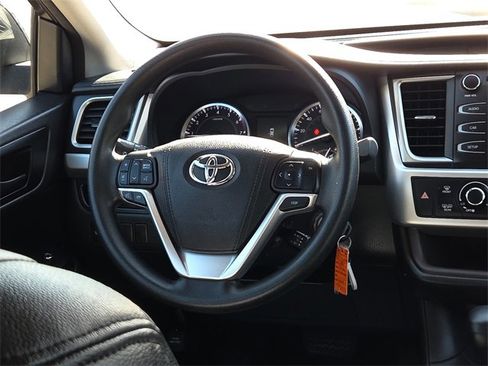 Used 2016 Toyota Highlander LE image 13