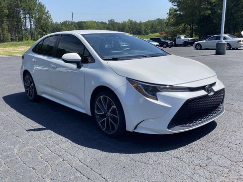 Used 2020 Toyota Corolla LE FWD image 3