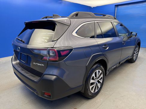 Used 2025 Subaru Outback Premium w/ Popular Package #1A image 7