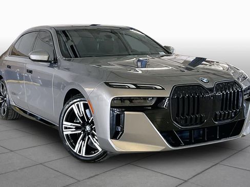 Used 2024 BMW 760i xDrive AWD/4WD image 2