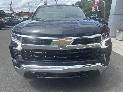 Used 2023 Chevrolet Silverado 1500 LT AWD/4WD image 3