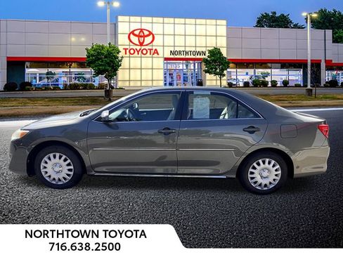Used 2013 Toyota Camry LE FWD image 2
