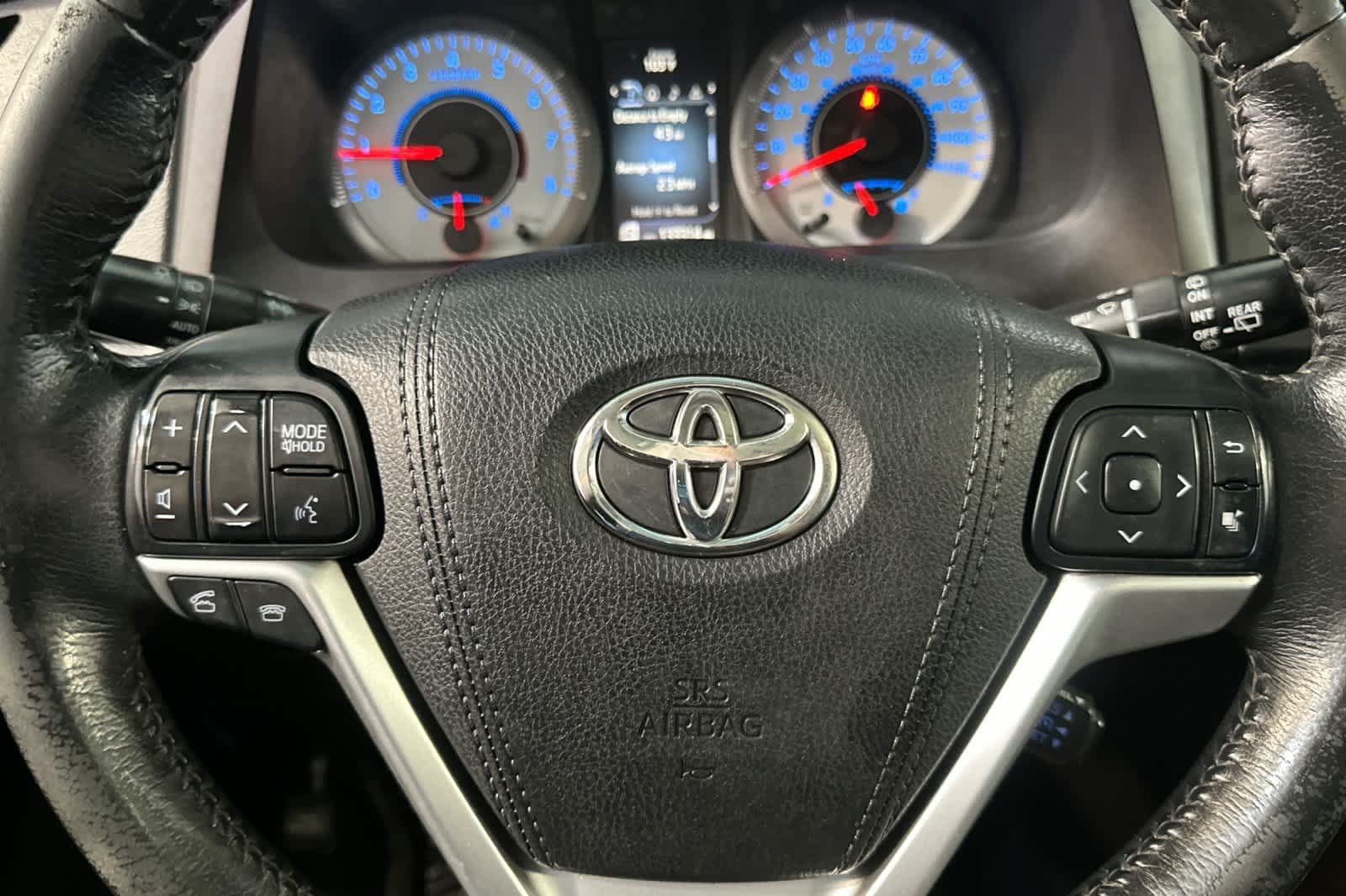 Used 2015 Toyota Sienna SE w/ SE Preferred Package FWD image 30