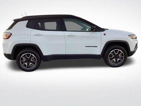 Used 2024 Jeep Compass Trailhawk AWD/4WD image 11