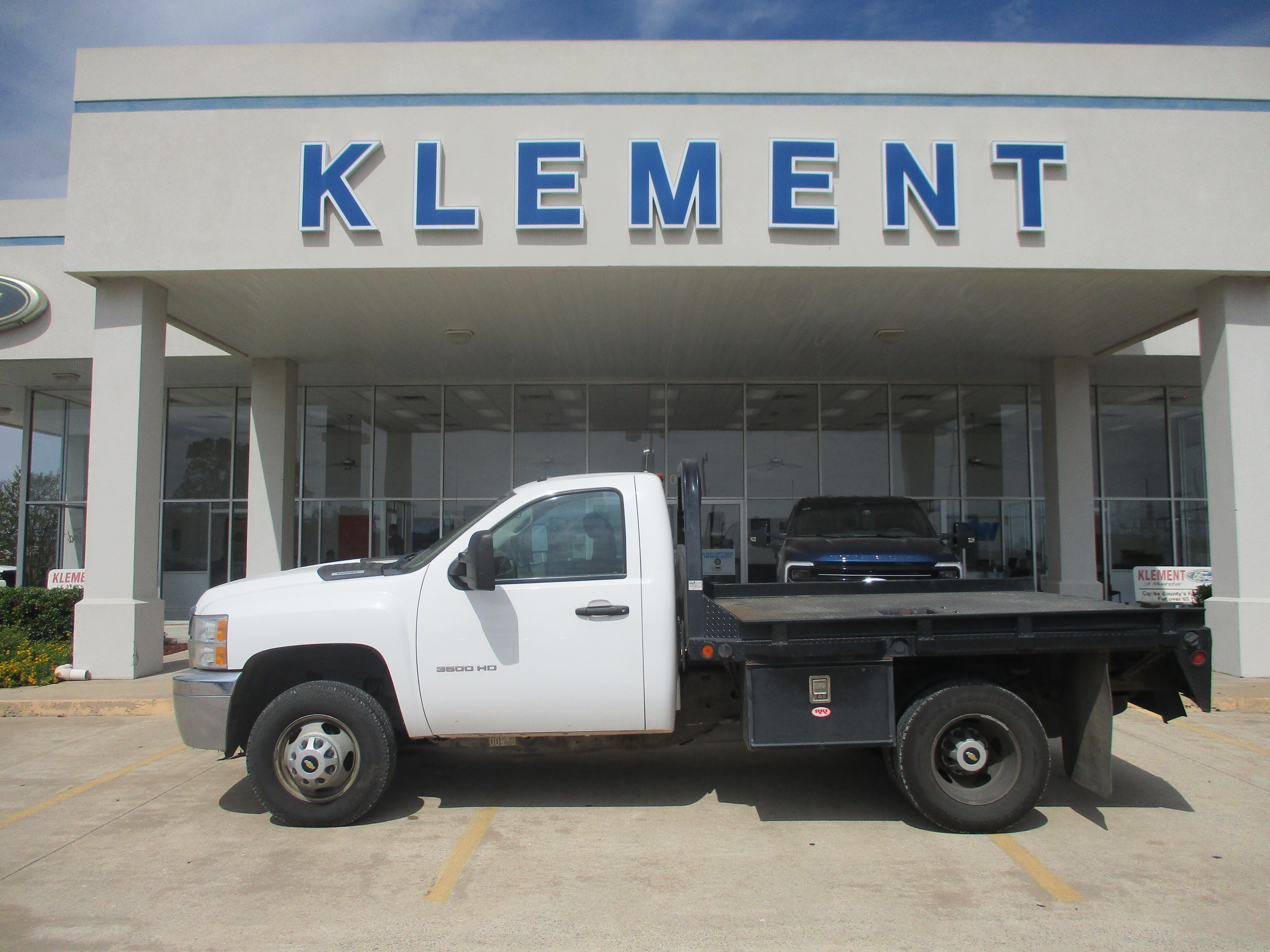 Used 2012 Chevrolet Silverado 3500 W/T RWD image 3