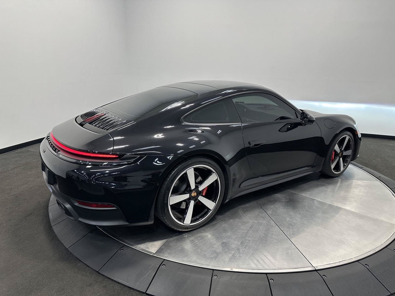 Certified 2025 Porsche 911 Carrera w/ Premium Package RWD image 7