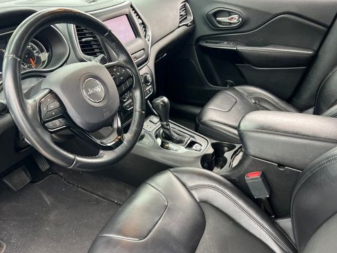 Used 2019 Jeep Cherokee Latitude Plus image 12