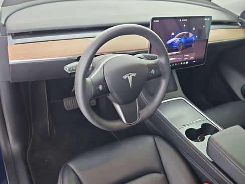 Used 2022 Tesla Model Y Long Range image 2