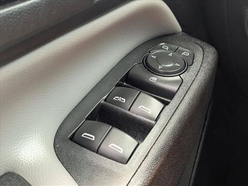 Used 2021 Chevrolet Equinox LS FWD image 12