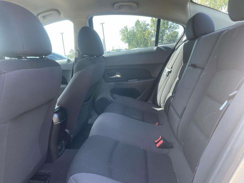 Used 2016 Chevrolet Cruze LT FWD image 9